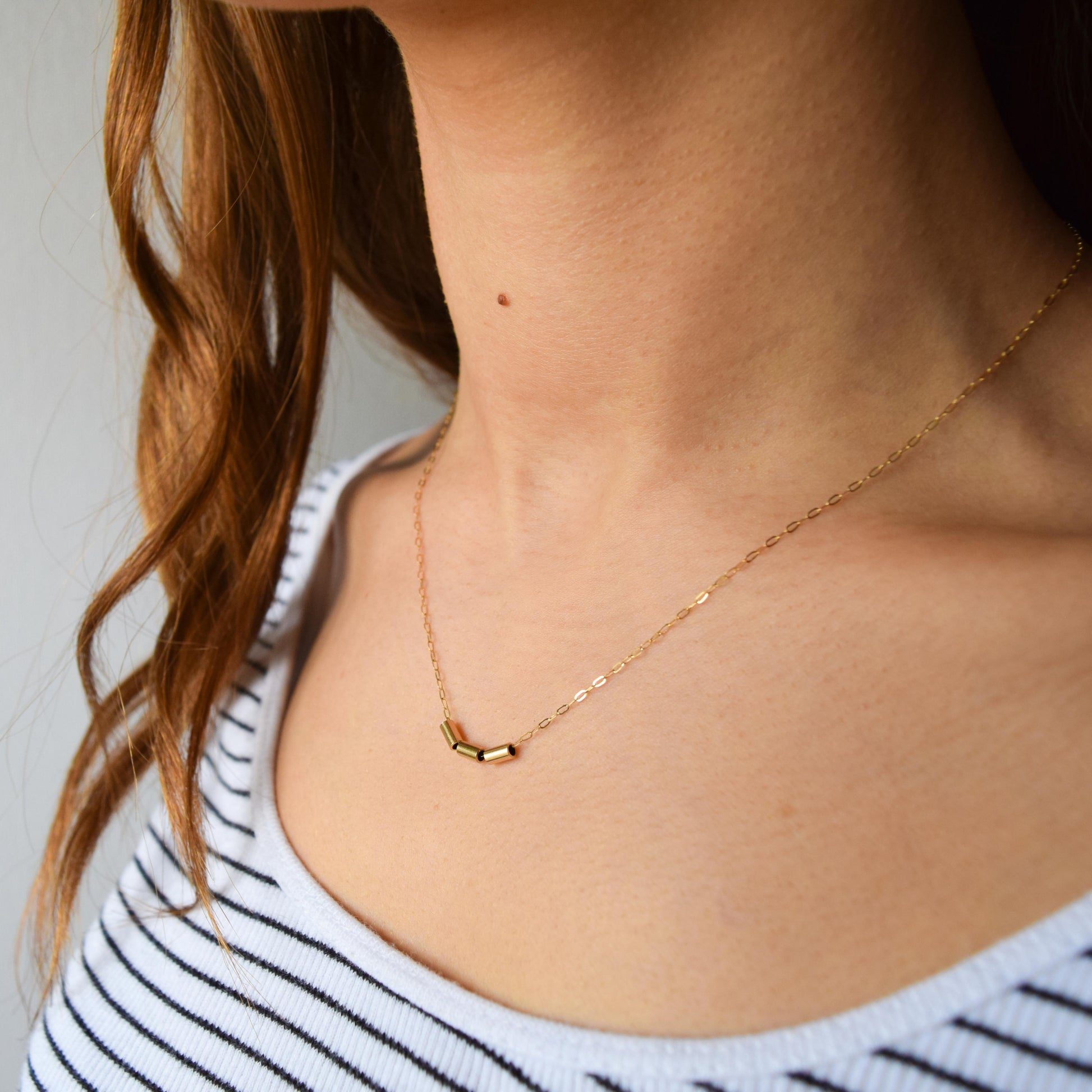 9ct gold nugget necklace on model with brown hair